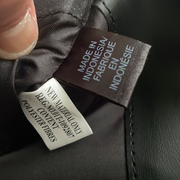 🌸GUESS wallet🌸 - Picture 7 of 15